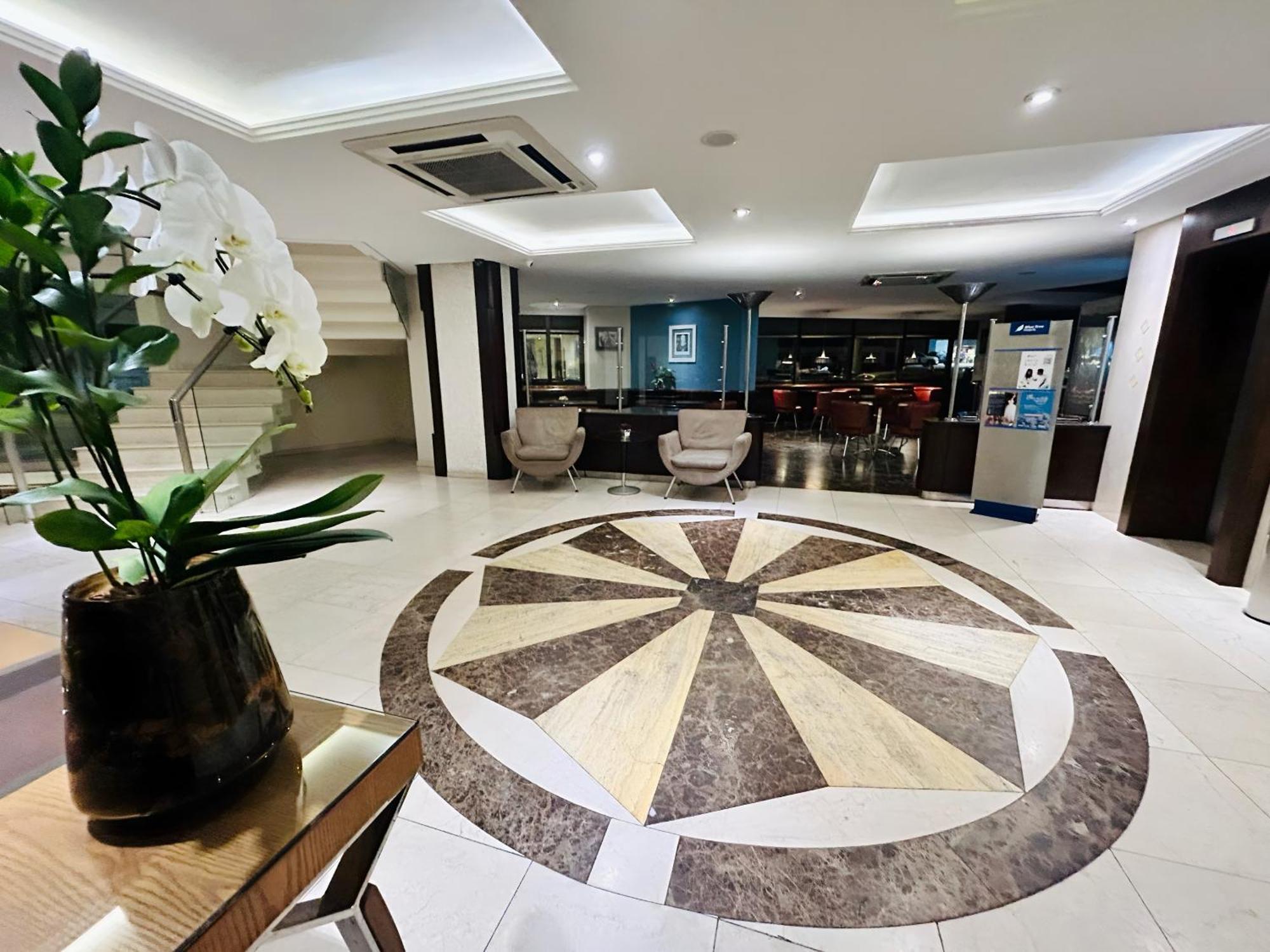 Blue Tree Towers จอยวิลล์ ภายนอก รูปภาพ
